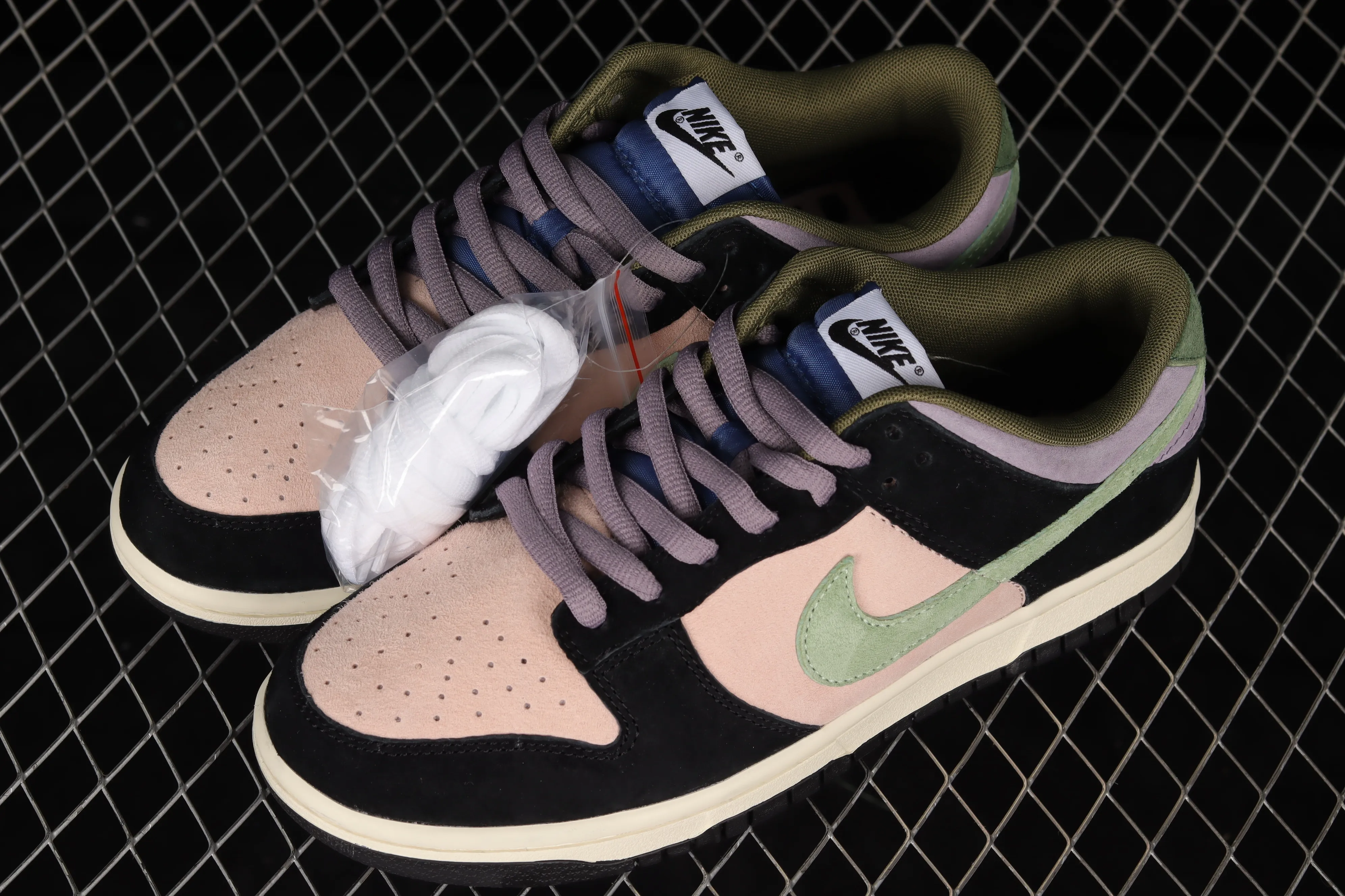 All Categories Nk SB Dunk Series Nk SB Dunk Low Low-top sneakers Otomo Katsuhiro x Nk SB Dunk Low "Steamboy OST" Otomo Katsuhiro co-branded SB low-top sports and leisure sneakers DO7412-989
